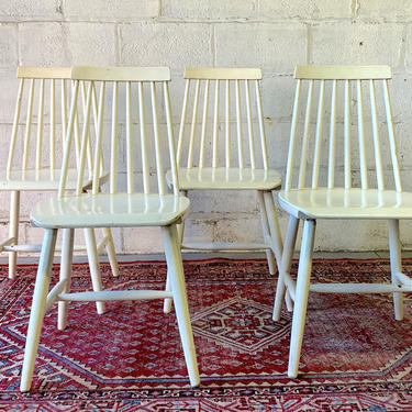 Mid Century MODERN Spindle Back DINING CHAIRS, Set of 4 