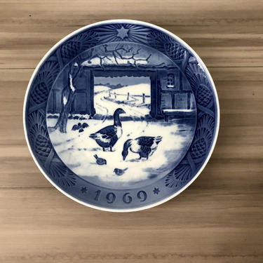 Vintage B&G jule after 1969 Christmas plate, in the old farm yard,  blue and white plate, Christmas plates, Royal Copenhagen, Bing Grondahl 