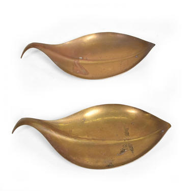 Mid Century Modern Brass Dish Decorative Plates in Brass Leaf Shape 
