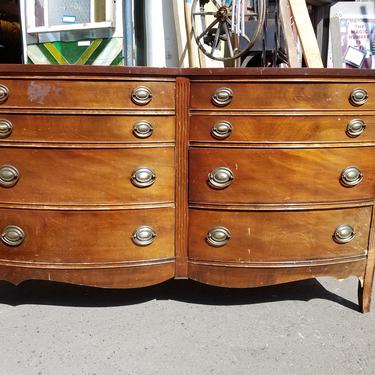 Vintage Dixie Hepplewhite Style 8 Drawer Mahogany Dresser