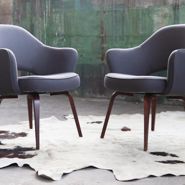 Stunning PAIR Orig. Mid Century Eero SAARINEN Exec Arm Chair KNOLL International Grey Wool Upholstery Wooden Legs McM Armchair Armchairs 