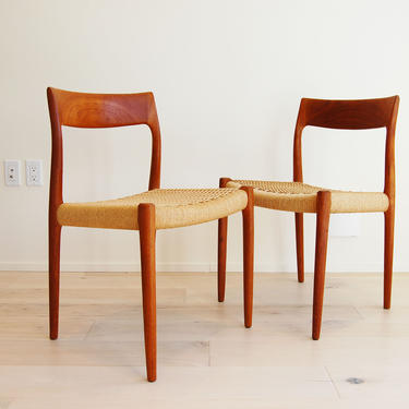 Pair of Danish Modern J L Moller Teak Dining Chairs Model 77 Made in Denmark 