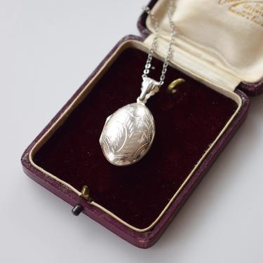 Vintage Sterling Silver Etched Oval Locket | Victorian-Revival Style Photo Locket with Chain | Art Nouveau | Necklace 