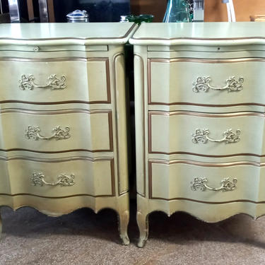 Pair French Style Dixon Powdermaker Orleans Collection Night Stands 