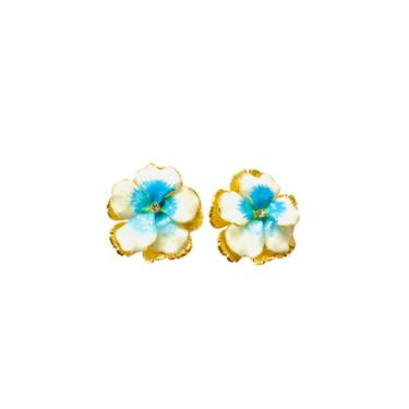 The Pink Reef hand painted white pansy stud