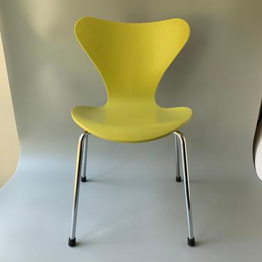 Arne Jacobsen Child's Series 7 Chair Fritz Hansen 