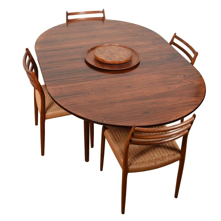 Danish Modern Rosewood Round Expanding Dining Table