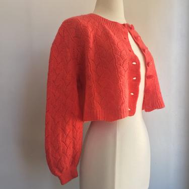 Sweet 50's Vintage HAND KNIT CROPPED Cardigan / Shell Scallop Patter + Coral Color / Matching buttons 