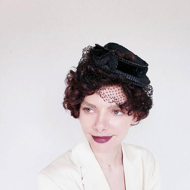 1950s Black Straw Fascinator Mini Hat Butterfly Detail / 50s Miss Sally Victor Circlet Hat with Veil Netting / Steampunk Goth Costume 