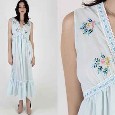 1970s Empire Waist Blue Nightgown / Vintage 70s Floral Embroidered Dress / Saks 5th Ave Crochet Trim Gown / Womens Soft House Maxi Dress 