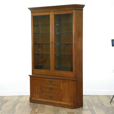 American Traditional China Hutch Cabinet W Light