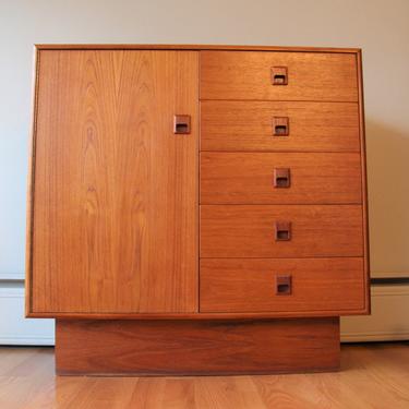 Vintage Mid Century Modern Teak and Rosewood Gentleman's Chest Dresser 