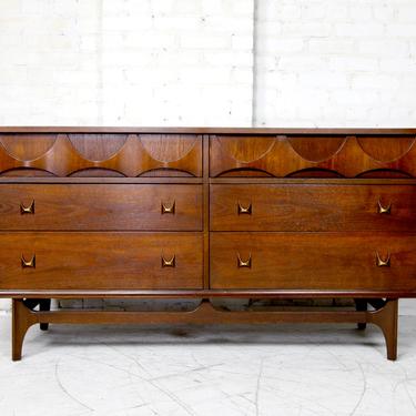 Vintage mcm mid century modern 6 drawer dresser &quot;Brasilia&quot; dresser by Broyhill | Free delivery in NYC and Hudson Valley 