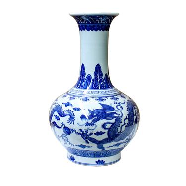 Chinese Blue White Porcelain Oriental Dragons Scenery Graphic Vase ws937E 