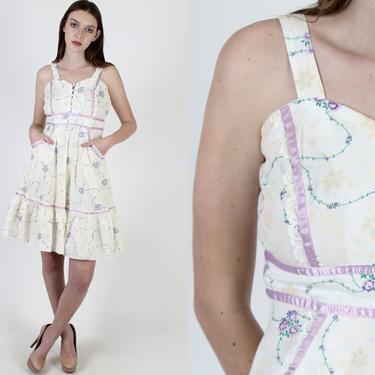 Vintage 70s Lilac Garden Floral Dress / Pastel Flower Vine Print Dress / Womens Sweetheart Country Pockets Mini Mini 