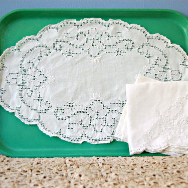 Tea Linens White Cotton Napkins Table Runner 1950s Embroidered White Cloth Napkins Vintage Luncheon Table Topper Floral Openwork 