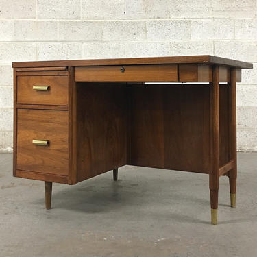 LOCAL PICKUP ONLY ———— Vintage Standard mcm Desk 