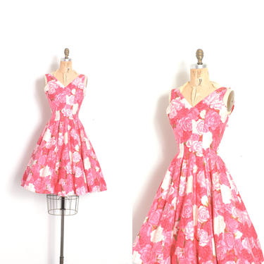 Vintage 1950s Dress / 50s Vibrant Rose Print Cotton Dress / Pink White ( XS extra small ) 
