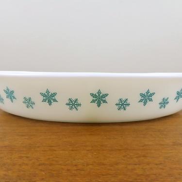 Vintage Pyrex Turquoise on White Snowflake Cinderella Oval Divided Dish | 1 1/2 Qt | Pyrex 063 