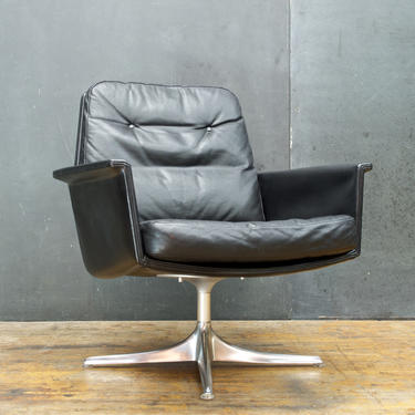 Vintage Mid-Century Winged Arm Black Leather Swivel Office Chair 