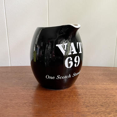 Vintage Vat 69 Black &quot;One Scotch Stands Out&quot; Liquor Whiskey Water Pitcher, Classic Light, Blended Scotch Whisky 