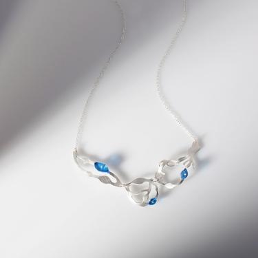Small Seaweed Garland Necklace in Brushed Silver
