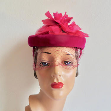Vintage 1950&#39;s Magenta Pink Velvet Pillbox Hat Silk Rose Trim Veil Rockabilly 50&#39;s Millinery 