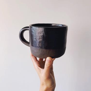 Farmhouse Ceramic Mug in Black Stoneware 