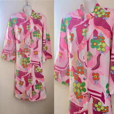 Vintage 60's FLORAL DRESSING GOWN Robe / Fun Psychedelic Flowers Landscape / Saybury Brand 