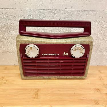 1957 Red Motorola Radio Portable AC/DC Rotating Antenna Model 5P31A, Plays Great 