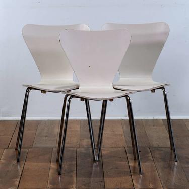 Set Of 3 Modernist White Chairs W Chrome Base