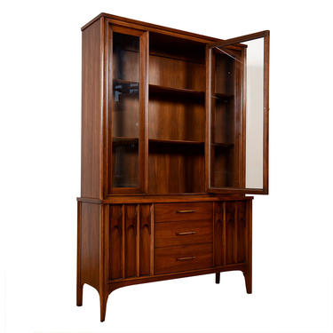 Mid Century Modern Walnut Storage \/ Display Cabinet