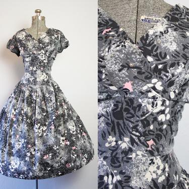 1950's Grey White and Bink Floral Cotton Day Dress / Size Medium Large 