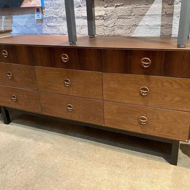 9 drawer Bassett furniture company dresser. 64” x 18.5” 30.5” 
