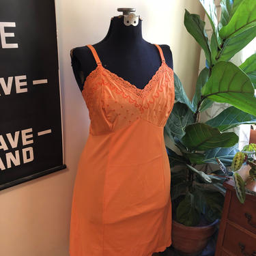Vintage 1960s pinup slip hand dyed to Pantone Autumn 2018 shade Russet Orange lingerie 42 XL 