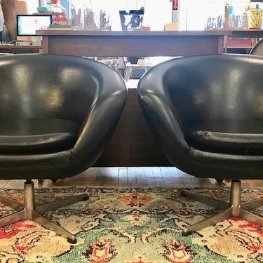 Pair of Overman Pod Swivel Chairs from Sweden