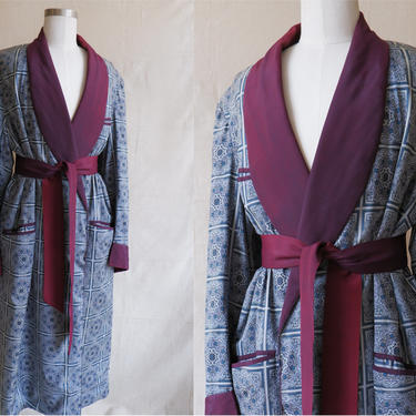 Vintage 60s Smoking Jacket Robe/ 1950s 1960s Printed Long Sleeve Robe with Waist Tie/ Hugh Hefner / Size Large XL 