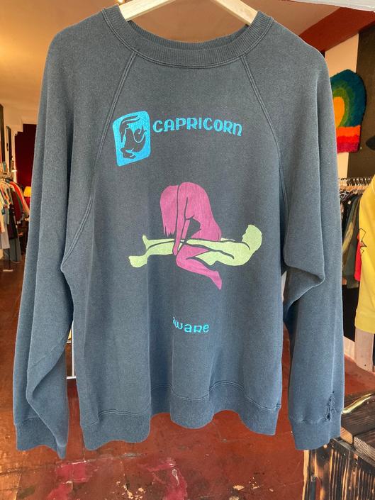 Capricorn sign sweatshirt XL 
