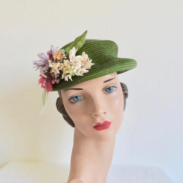 Vintage 1950's Small Brim Green Straw Hat Floral Trim Calot Style Spring Garden Flower Bouquet 50's Millinery 