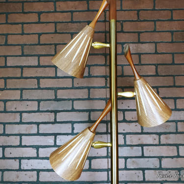 Mid Century Modern MCM Atomic Era Light Wood/Brown Fiberglass Shades Tension Pole Lamp 