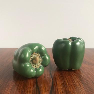 Patricia Garrett Great Impressions Pottery Green Bell Pepper Salt and Pepper Shakers 