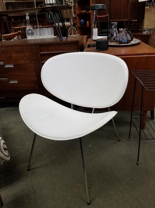                   Modern white leather clamshell chair