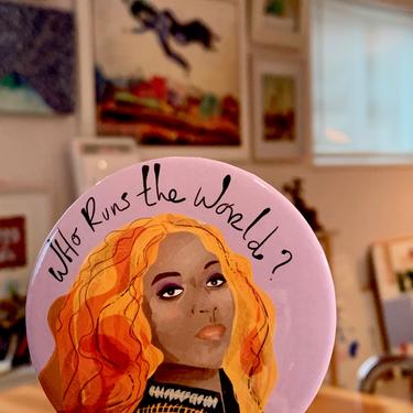Who runs the world? Beyonce Refrigerator Magnet 
