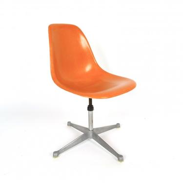 Eames Swiveling Shell Chair