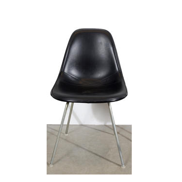Eames Black Shell Chair Herman Miller Fiberglass Shell Chairs on H base 
