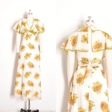 Vintage 1970s Dress / 70s Floral Print Caped Maxi Dress / White Orange Green ( XS S ) 