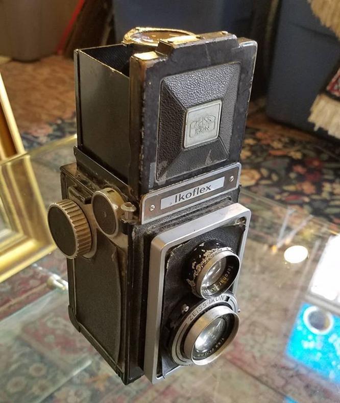 SOLD. Zeiss Ikoflex vintage camera, $78.