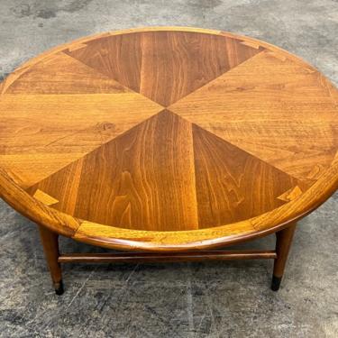 Lane Acclaim Mid-Century Modern Walnut Round Coffee Table 
