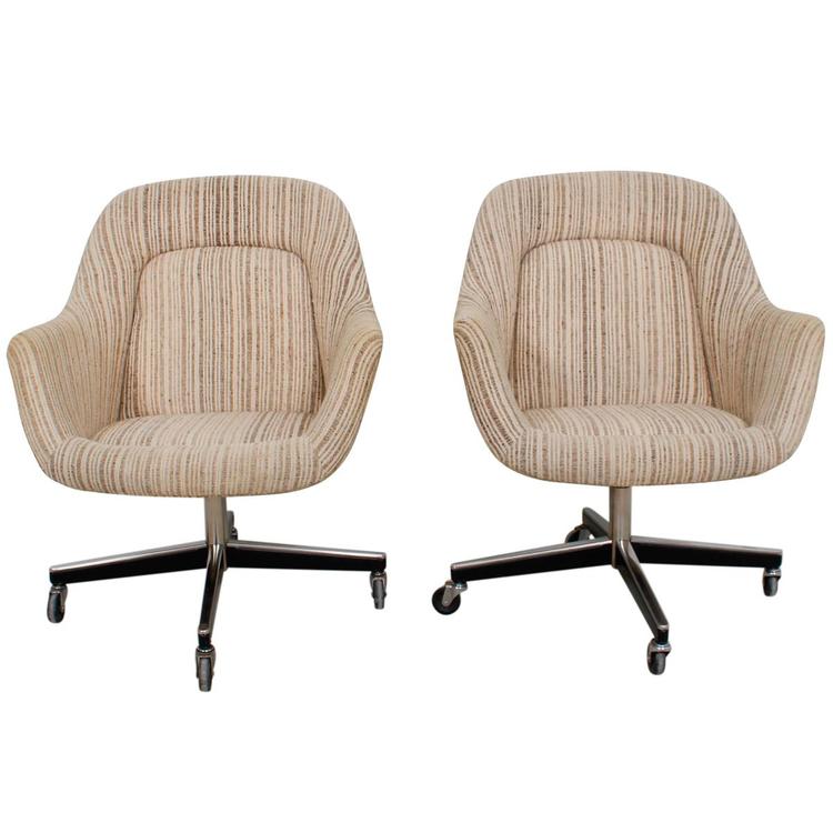 Knoll  Pair of 70s Upholstered Chairs