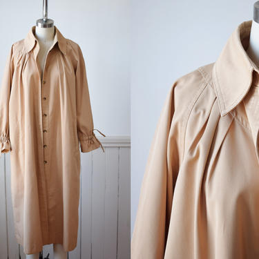 Vintage 1970s/1980s Classic Trench Coat | S | Khaki Trench Coat with Tent Cut and Tie Sleeves 